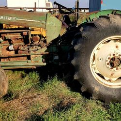 Oliver 550 Tractor, Loader