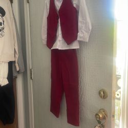BOYS 3 PIECE OUTFIT BURGUNDY COLOR  SIZE 5 . NEW  NEVER USED . PANT’S , SHIRT, VEST. ADJUSTABLE WAIST 
