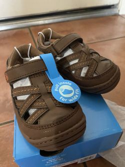 Walking sandals size 4