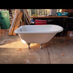 Icarus 60.75'' x 30.5'' Freestanding Soaking Cast Iron Bathtub without Faucet
