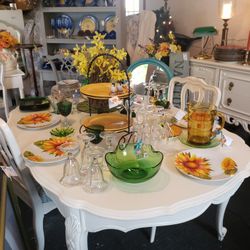 Antique  White Table With 4 Upholstered Chairs 