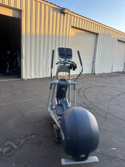 🏋️ Precor 815 EFX Commercial Elliptical – Great Working Condition! (Delivery Included)