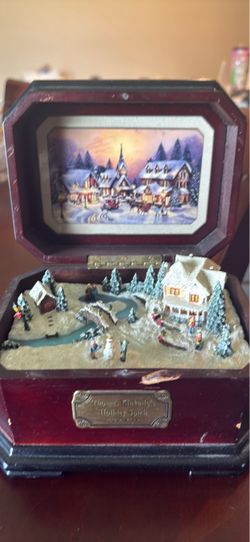 Thomas Kinkade's Holiday Spirit Cherished Christmas. Music Box