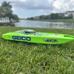 Miss Geico Zelos Twin Brushless 36” RC boat 75+Mph