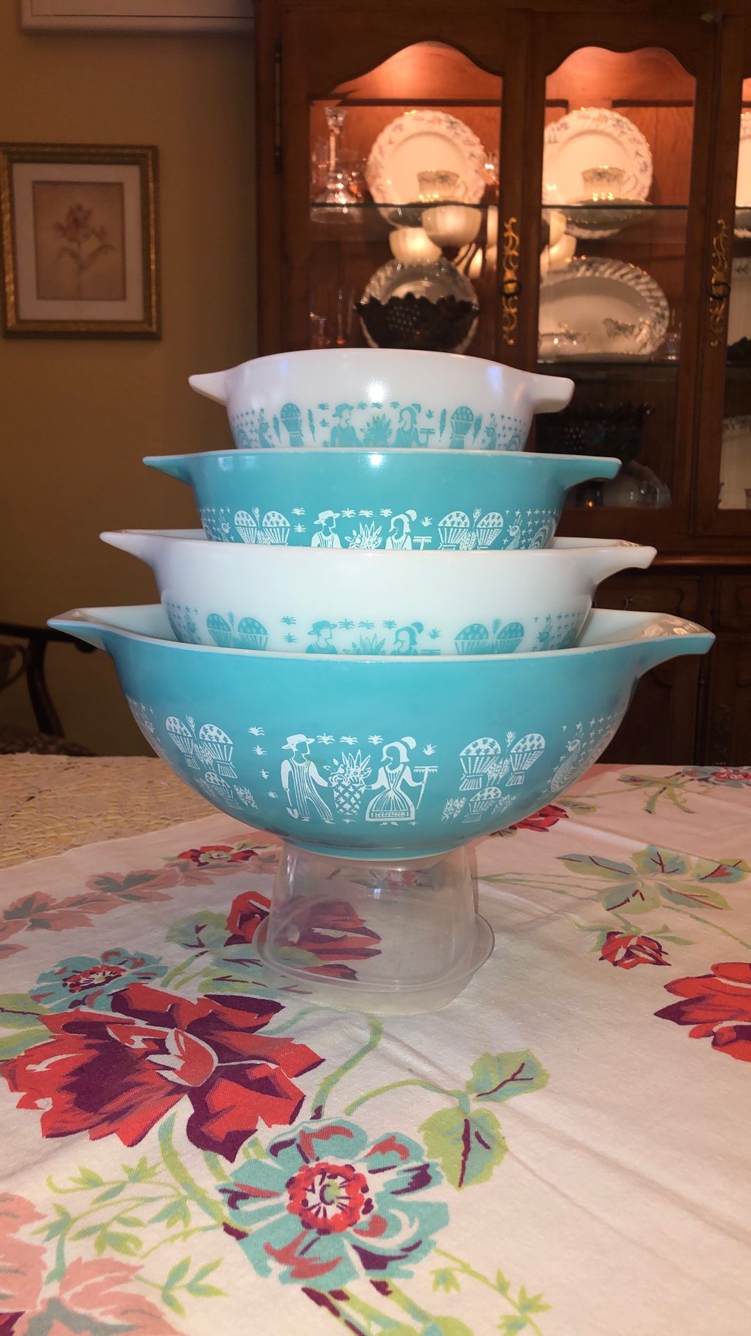 Pyrex Amish, Butterprint Set Of Cinderella Bowls. 401-404…Very Good Condition!