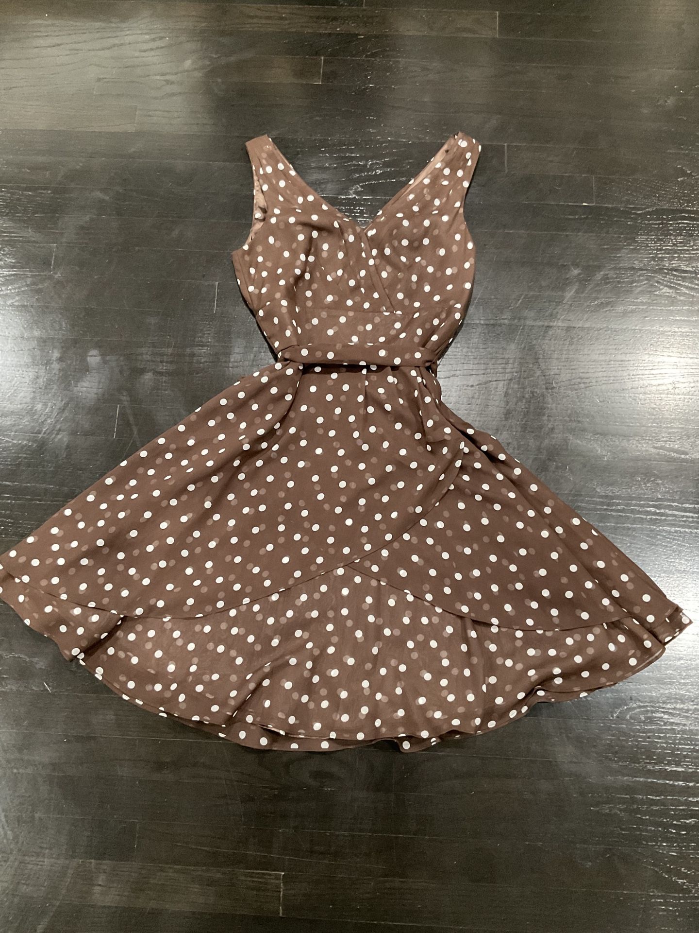 NWT WHITE HOUSE BLACK MARKET MOCHA BROWN WITH WHITE POLKA DOTS
