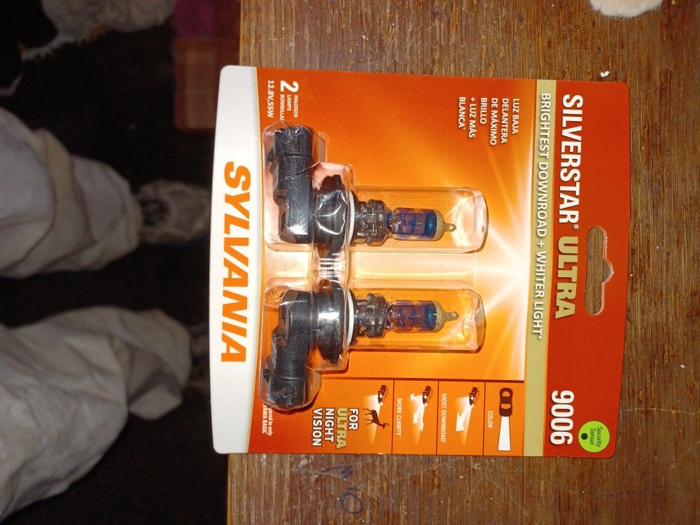 New Unopened Sylvania Superstar Ultra Headlights