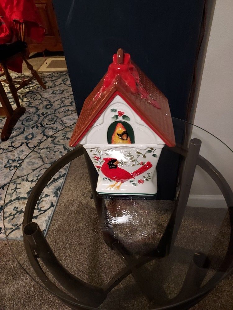 PFALTZGRAFF  WINTERBERRY COOKIE JAR DISHWASHER SAFE NEW IN BOX$20.00