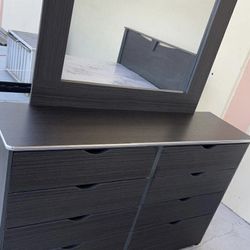 Kathy 8 Drawer With Mirror 