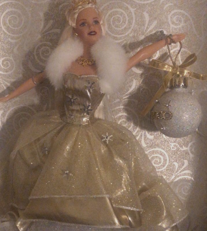 Barbie Celebration Special Edition 2000 Holiday Doll