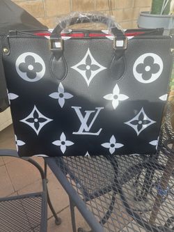 Black and White Pm Luxury Purse