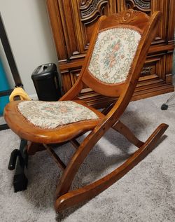 Beautiful Vintage/Antique Victorian-Style Folding Rocking Chair with Needlepoint Tapestry!