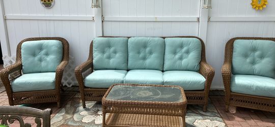 Beautiful complete wicker set