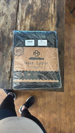 6 Round Tablecloths- NEW- Black 120”