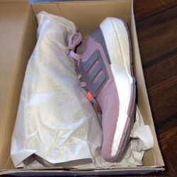 Brand New Adidas UltraBoost 22 - Magic Mauve