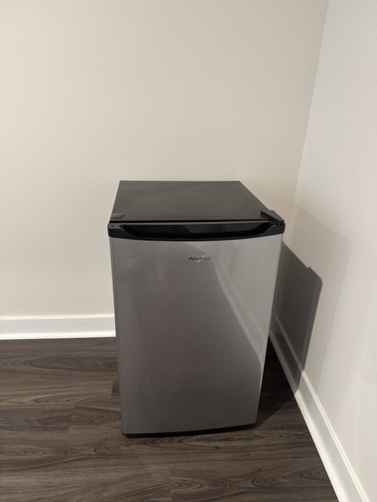 Whirlpool 4.3 Ft Mini Refrigerator