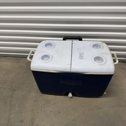 Rubbermaid 60 Qt Blue chest Cooler w/ Wheels