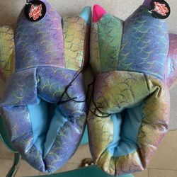 NWT girls plush dragon feet slippers size 4-5
