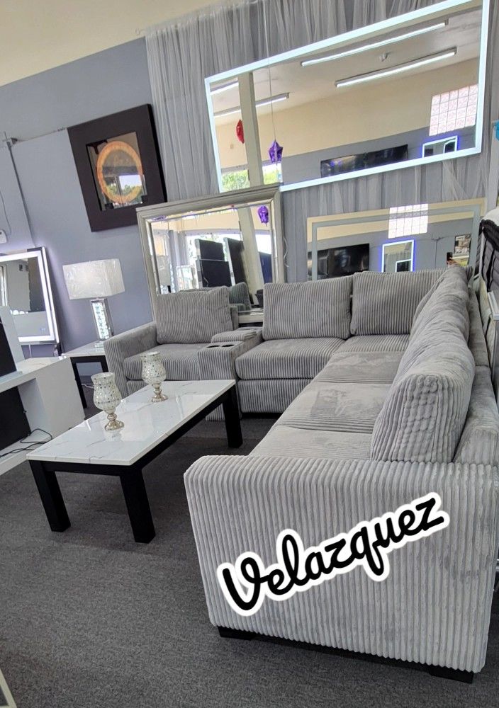 ✅️✅️4-Piece Sectional Set✅️✅️✅️
One-Arm Loveseat x 2 + Corner Wedge + Armless Chair + Console W/USB & Cup Holders✅️✅️✅️