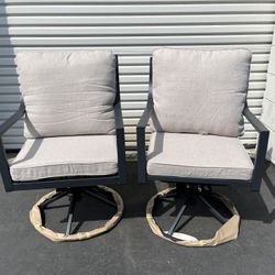 2-Piece Wicker Outdoor Dining Chairs Set with Cushions