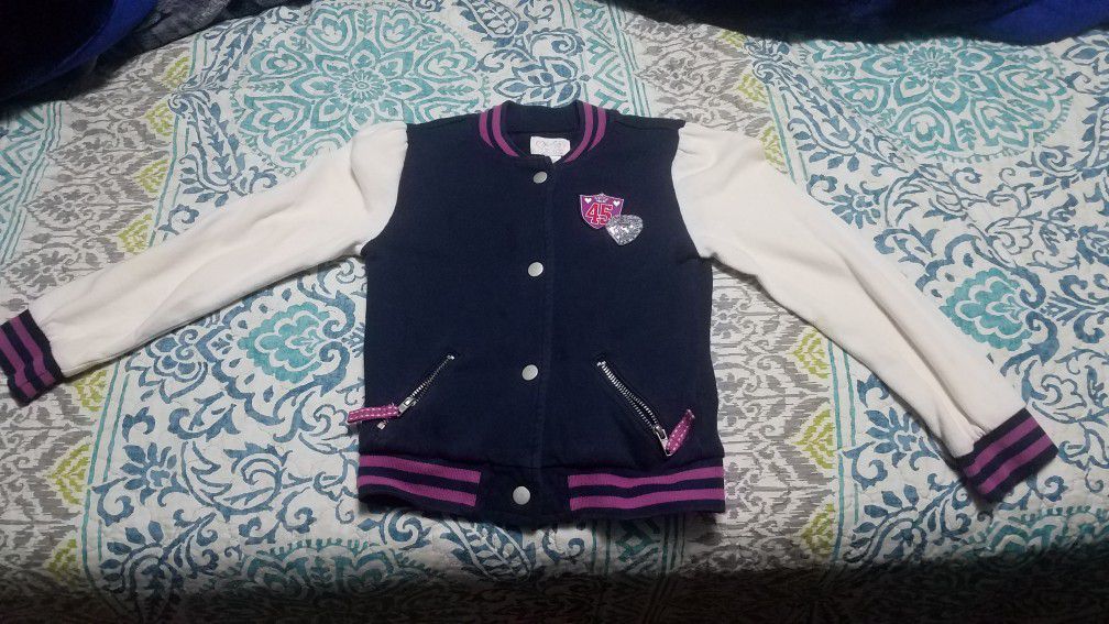 Free girl sweater size small 5/6