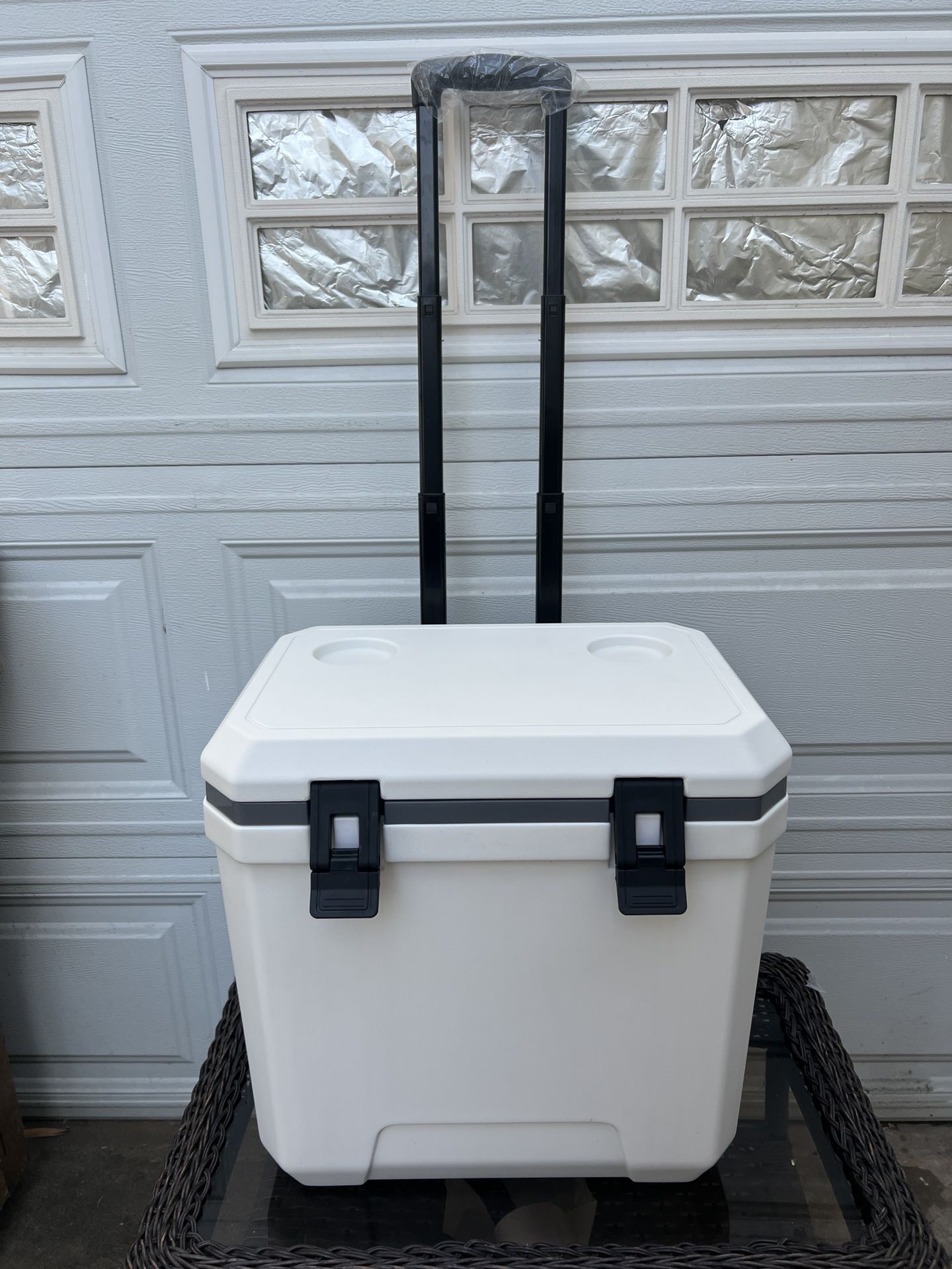 38qt Insulated Portable Cooler Box with Heavy-Duty Wheels & Handle Leak-Proof Hard Ice Chest Suit for Barbecue, Camping, Pincnic, Beach, Boating and O