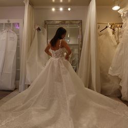 Martin Thornburg Wedding Dress- Never worn size 8