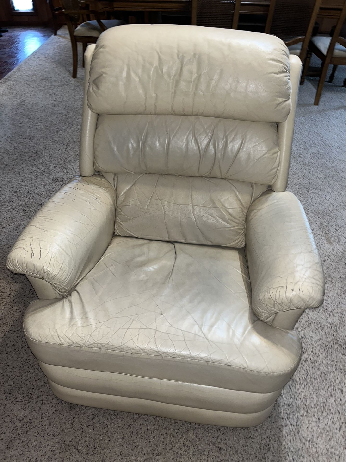 Lazyboy Leather Recliner for Sale in San Antonio, TX OfferUp