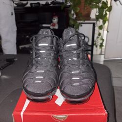 Vapormax Triple Black ⚫️ (Size 10 Men)