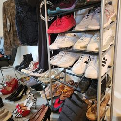 $350 WOMAN Used Lot & Shoes Sz 9.5,   Clothes Sz Medium. Homestead 33033.
$350 everything