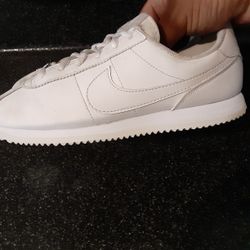 Nike cortez Women 8 Great Condition 
