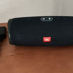 JBL Charge 4 With Charger ***** Excellent Sound ****