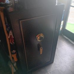 NICE SECURITY SAFE FOR SALE