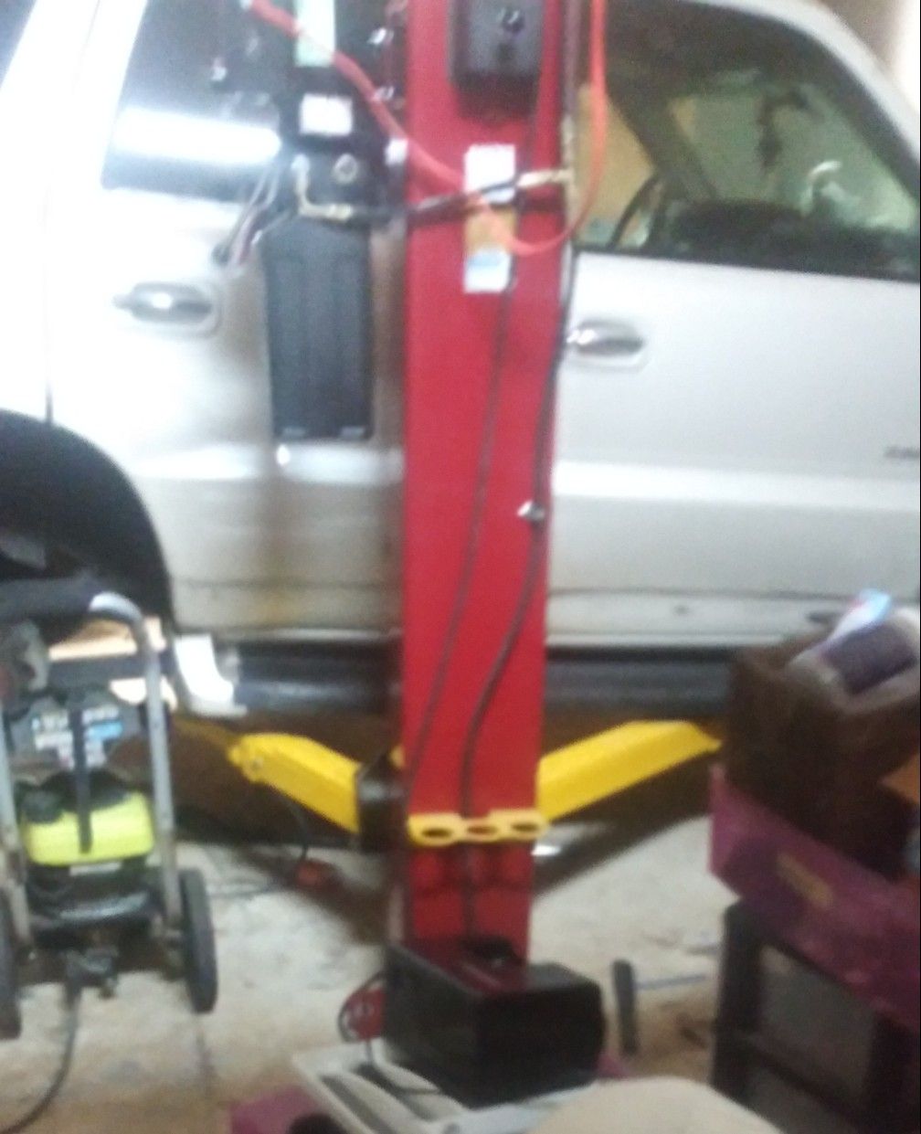 Challenger LE10 10000 lbs Lift for Sale in NEW PRT RCHY, FL OfferUp