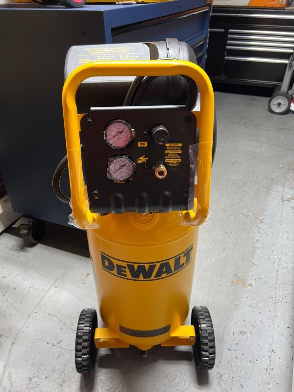 DEWALT AIR COMPRESSOR 15 GALLON