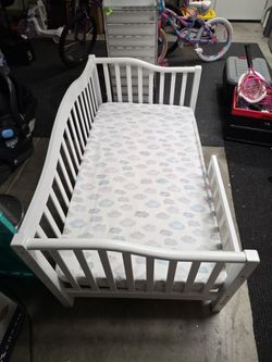 Toddler bed with mattress