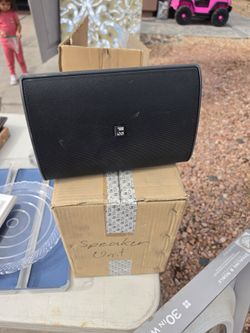 2 toa speakers