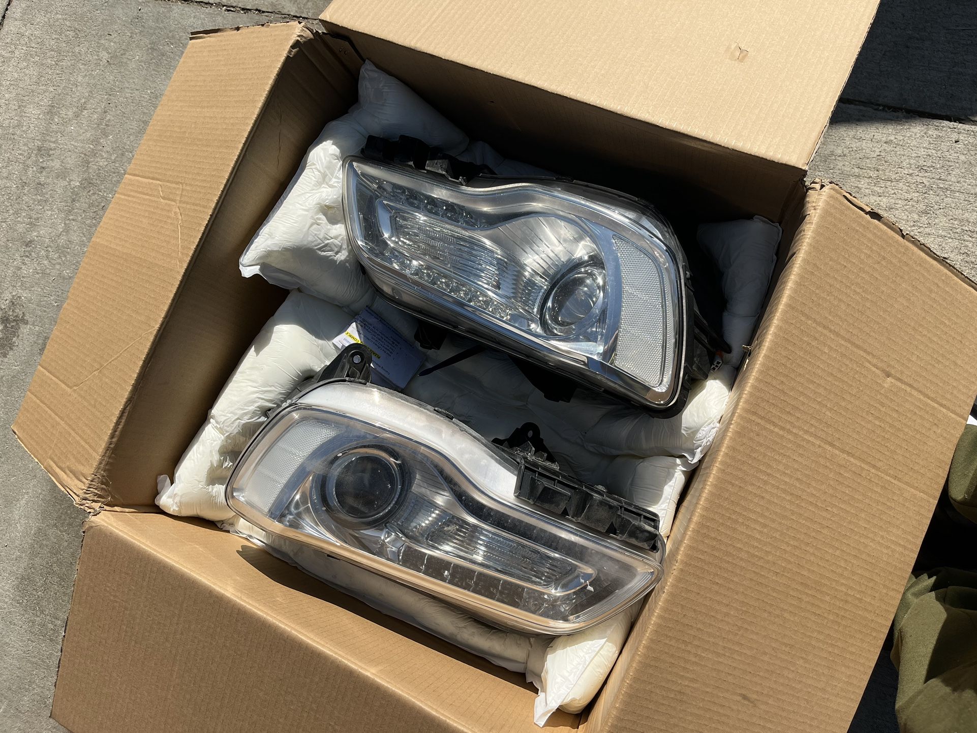 chrysler 300 headlight assembly 2015-2023