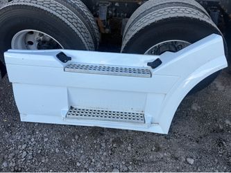 Volvo side fender