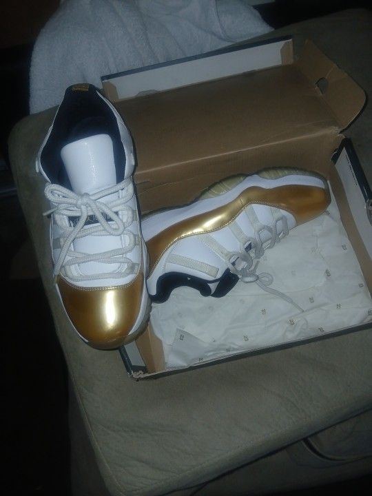 Low Retro Jordan's Size 8
