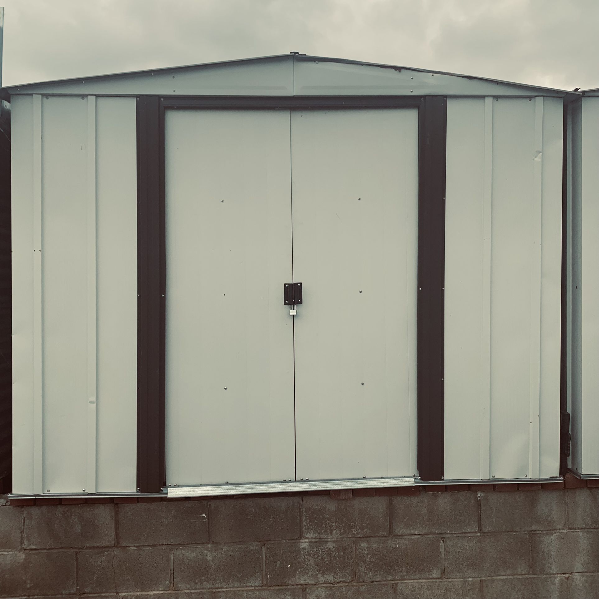 Metal Shed 8x6 Serious Buyers Only