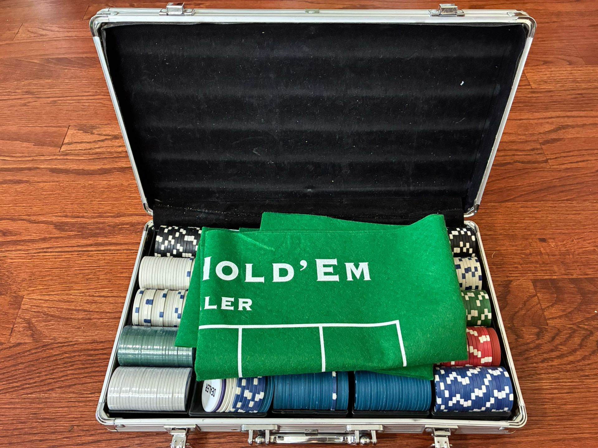 Poker Set with Case & Table Cover