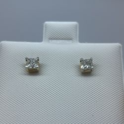 14 k gold princess cut diamonds earrings. New.