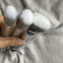 New Laruce 3 Pieces Makeup Brushes. Flat Powder, Blush, Highlighter