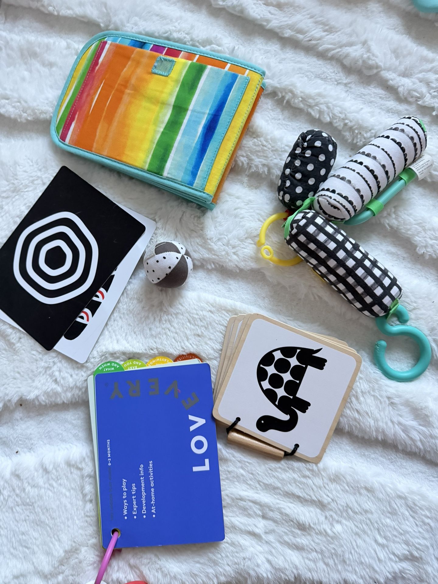 Lovevery “The Looker” Play Kit (0–12 Weeks)