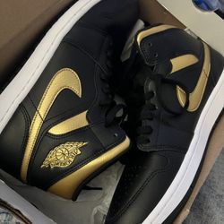 Jordan 1 Mid 
