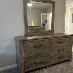 3 Pc Bedroom Set - Mirror Is Detachable 