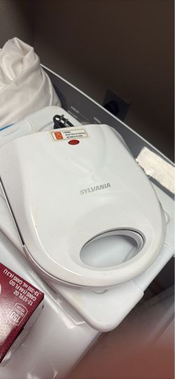 Sylvania White Sandwich Maker
