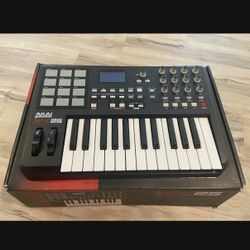 Akai MPK 25