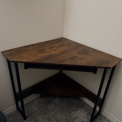 Corner desk